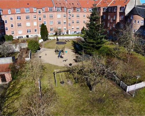 Delevenlig 2 vær. - tæt på Banegården i Randers