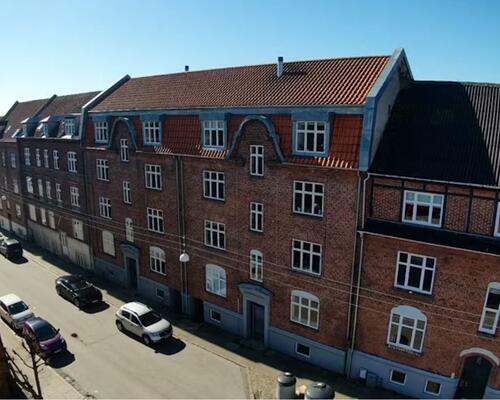 Delevenlig 2 vær. - tæt på Banegården i Randers