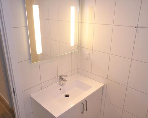 Charmerende taglejlighed med altan og fjordudsigt