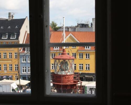 Stjernekigger badeværelse i skøn Nyhavn  lejlighed lige ved kanalen i Nyhavn