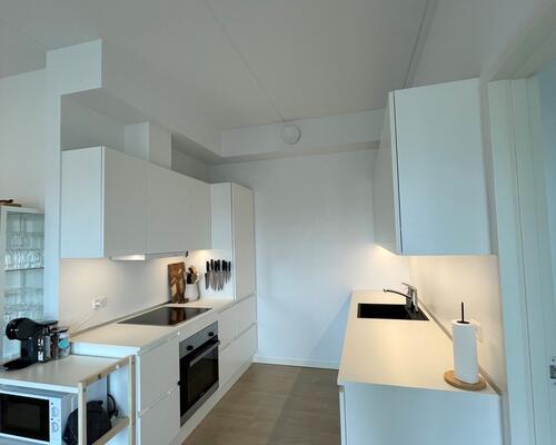 NYE BILLEDER - Fantastisk lejlighed med egen stor overdækket terrasse