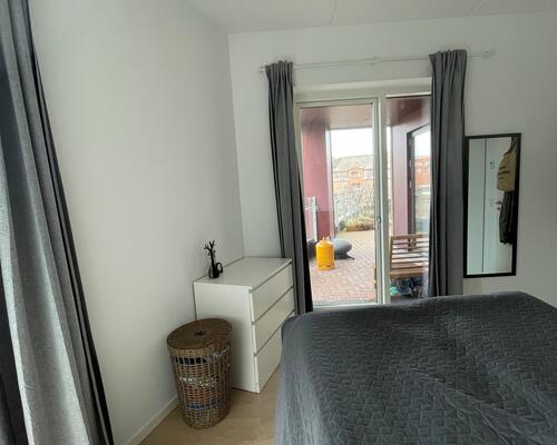 NYE BILLEDER - Fantastisk lejlighed med egen stor overdækket terrasse