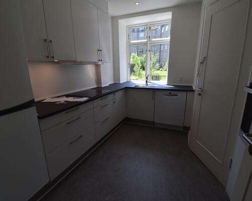 Renoveret lejlighed på Frederiksbjerg. Delevenlig for 3