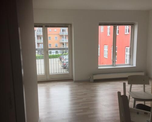 Flot lejlighed med altan på gågaden i Vejle