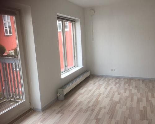 Flot lejlighed med altan på gågaden i Vejle