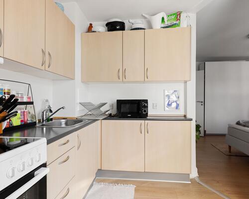 Lys og moderne 2-værelses lejlighed med god planløsning