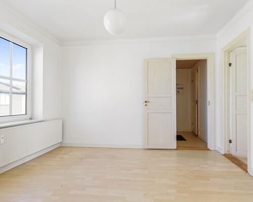 Lys og velindrettet lejlighed med god planløsning