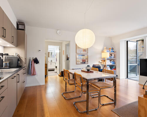 Attraktiv 2-værelses lejlighed med altan på populære Jægergårdsgade