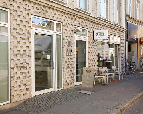 Attraktiv 2-værelses lejlighed med altan på populære Jægergårdsgade