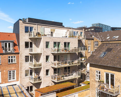 Attraktiv 2-værelses lejlighed med altan på populære Jægergårdsgade