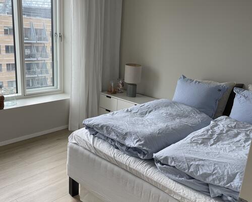 Lys og velindrettet 3-værelses med overdækket altan