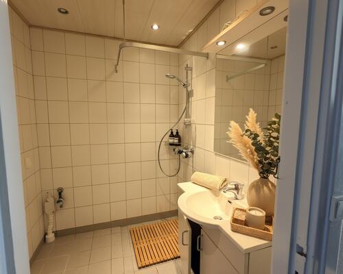 Indbydende lejlighed med altan i hjertet af Aalborg