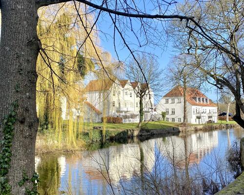 Charmerende lejlighed med altan og udsigt til Odense Å