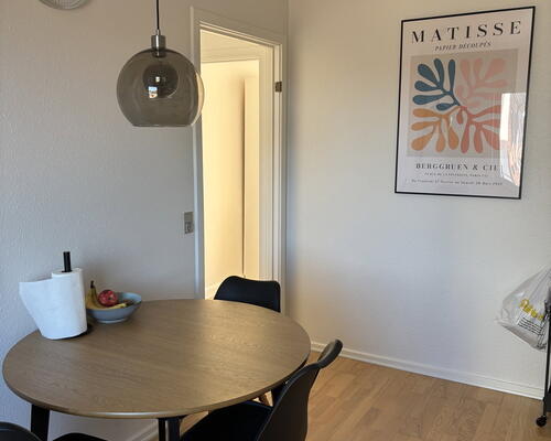 Charmerende 2-værelses lejlighed i enestående ejendom