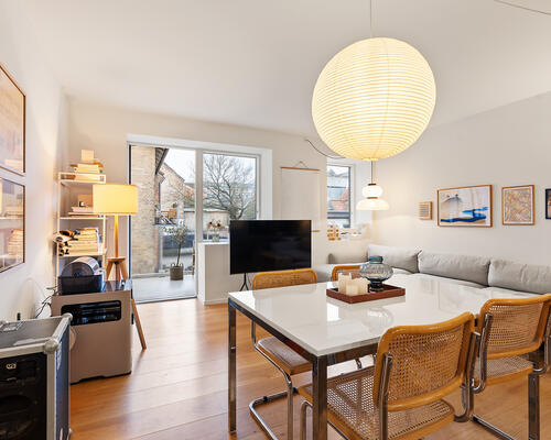 Attraktiv 2-værelses lejlighed med altan på populære Jægergårdsgade