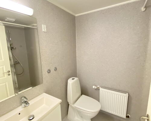 Lys delevenlig 4-værelses, med adgang til stor have