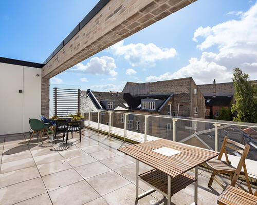 Attraktiv 2-værelses lejlighed med altan på populære Jægergårdsgade