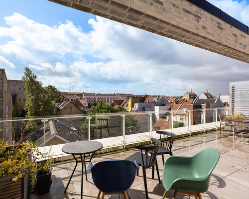 Attraktiv 2-værelses lejlighed med altan på populære Jægergårdsgade