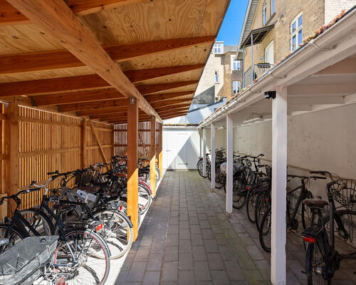 Attraktiv 2-værelses lejlighed med altan på populære Jægergårdsgade