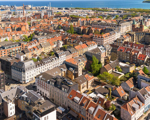 Attraktiv 2-værelses lejlighed med altan på populære Jægergårdsgade