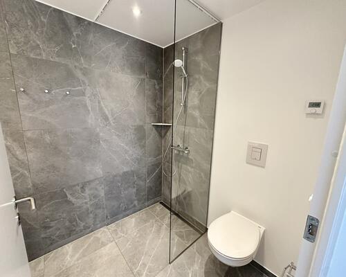 Moderne 3-værelses lejlighed med altan og udsigt