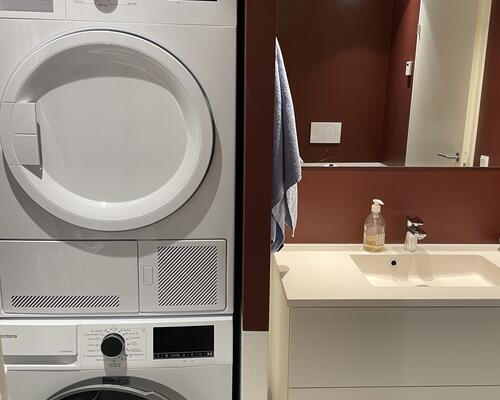 Lys og velindrettet 3-værelses med overdækket altan