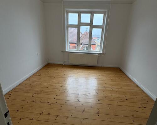 Stor 4. værelses lejlighed på Langelinie