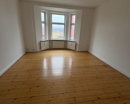 Stor 4. værelses lejlighed på Langelinie