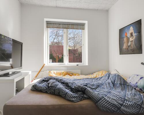 Lys og rummelig 4-værelses lejlighed på 110 m² med to stuer