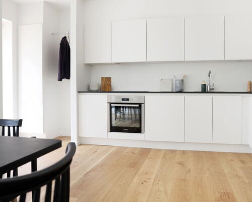 Flot 4-værelses rækkehus med god planløsning, ekstra opbevarings plads, to toiletter og dejlig sydvendt terrasse og have - Ingen bindingsperiode!