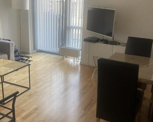 Lys og moderne 2-værelses lejlighed med egen terrasse udlejes i Aarhus C