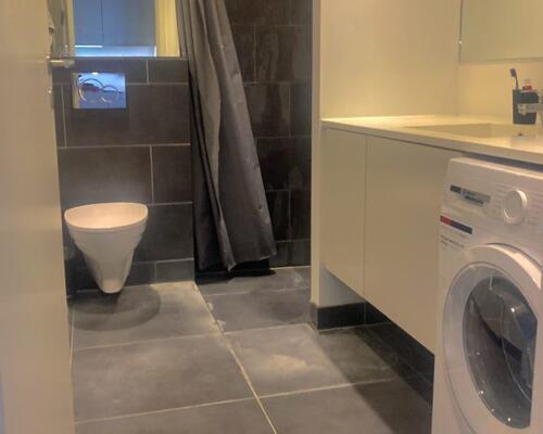 Lys og moderne 2-værelses lejlighed med egen terrasse udlejes i Aarhus C