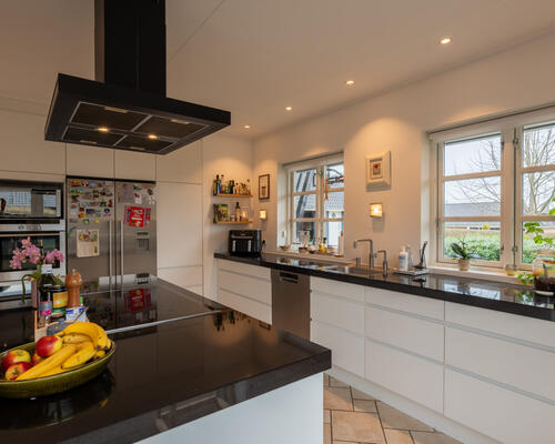 Fuldt møbleret stor villa | Bredsten