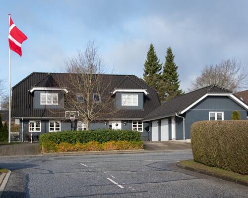 Fuldt møbleret stor villa | Bredsten