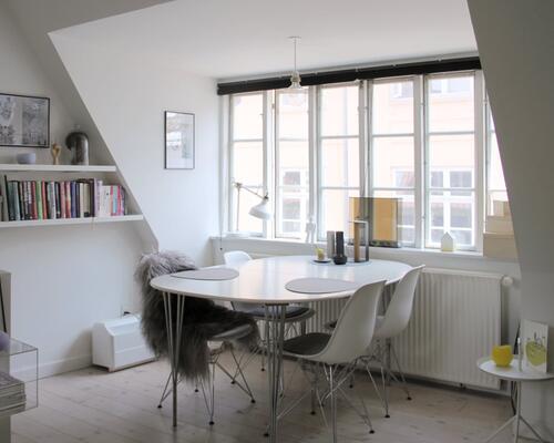 Charmerende 2-værelses lejlighed i to plan