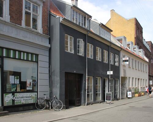 Charmerende 2-værelses lejlighed i to plan