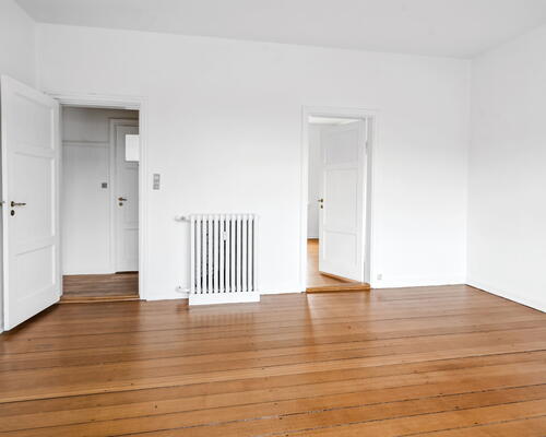 Stor og veldisponeret 2 værelses med altan i Skibhuskvarteret! - KUN 1 MÅNEDS DEPOSITUM!