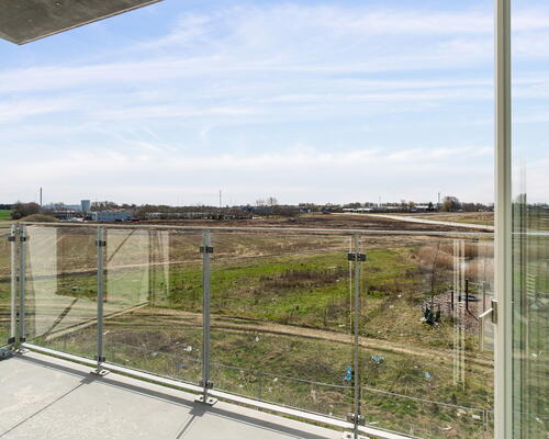 Egedal Stationsby - Lys 3 værelses lejebolig med stor altan og udsigt over markerne