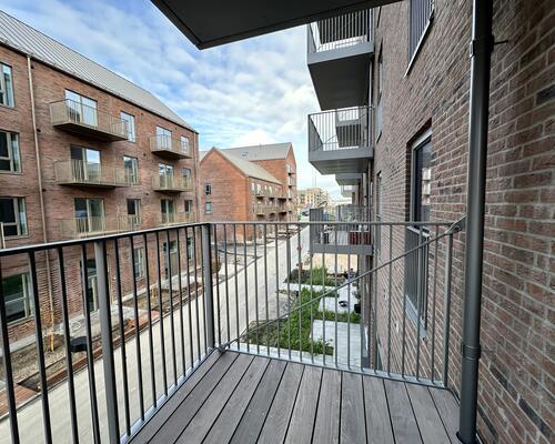 Moderne 3-værelses lejlighed med altan og udsigt