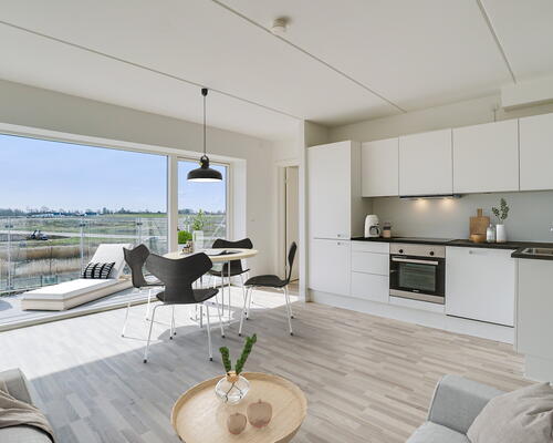 Egedal Stationsby - Lys 3 værelses lejebolig med stor altan og udsigt over markerne