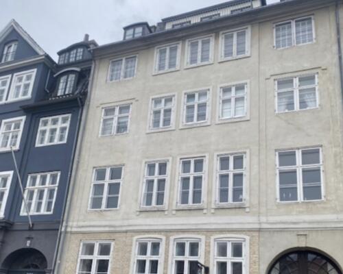 Stjernekigger badeværelse i skøn Nyhavn  lejlighed lige ved kanalen i Nyhavn