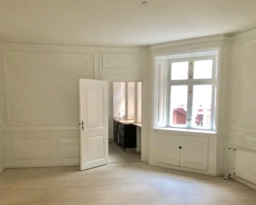 Stjernekigger badeværelse i skøn Nyhavn  lejlighed lige ved kanalen i Nyhavn