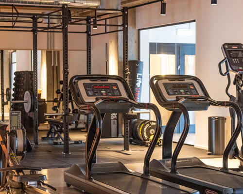 MØBLERET STUDIO PÅ AMAGERBRO MED FITNESS, TAGTERRASSE OG MEGET MERE!