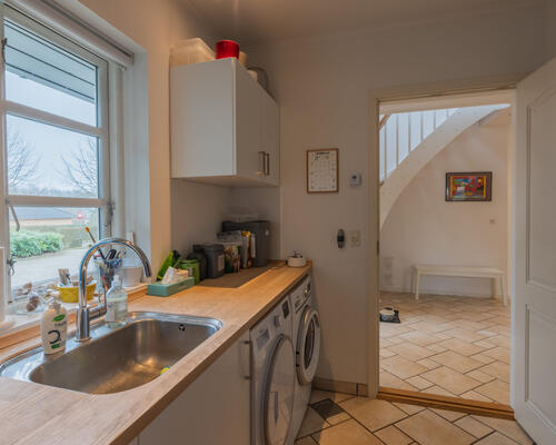 Fuldt møbleret stor villa | Bredsten