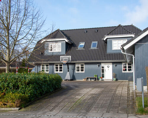 Fuldt møbleret stor villa | Bredsten