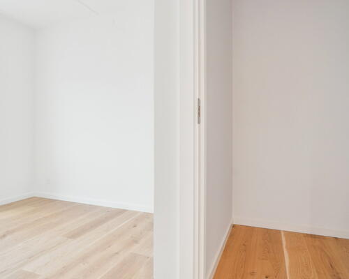 Dejlig 4-værelses bolig med god planløsning, egen altan, lyst materialevalg og gulvarme i hele hjemmet.