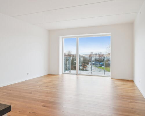 Dejlig 4-værelses bolig med god planløsning, egen altan, lyst materialevalg og gulvarme i hele hjemmet.