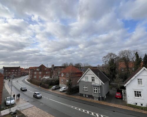 Nyopført moderne 3. vær. lejlighed i to plan.