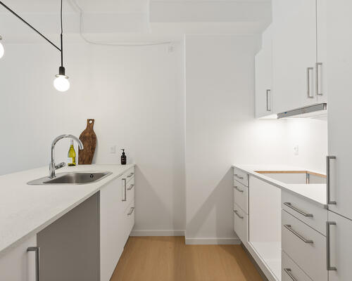 STOR 2-VÆRELSES MED ALTAN I AARHUS C