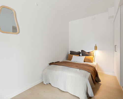 STOR 2-VÆRELSES MED ALTAN I AARHUS C